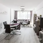 Next To Gondola. Cosy & Elegant 2 Bedroom In Neon Complex Apartman