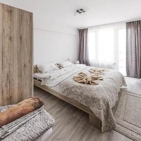 Next To Gondola. Cosy & Elegant 2 Bedroom In Neon Complex Апартамент