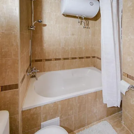 Next To Gondola. Cosy & Elegant 2 Bedroom In Neon Complex *