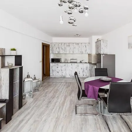 דירה Next To Gondola. Cosy & Elegant 2 Bedroom In Neon Complex בנסקו