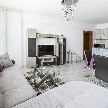 Next To Gondola. Cosy & Elegant 2 Bedroom In Neon Complex Apartment