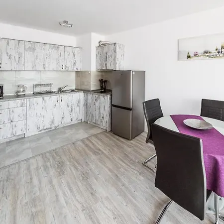 Apartment Next To Gondola. Cosy & Elegant 2 Bedroom In Neon Complex Bansko