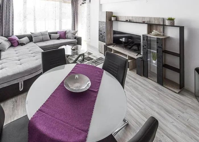 Next To Gondola. Cosy & Elegant 2 Bedroom In Neon Complex * Банско